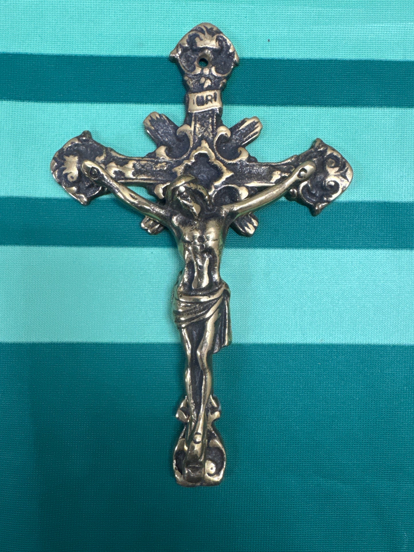 Crucifix 30 - elegant medium weight brass 4.5x7”